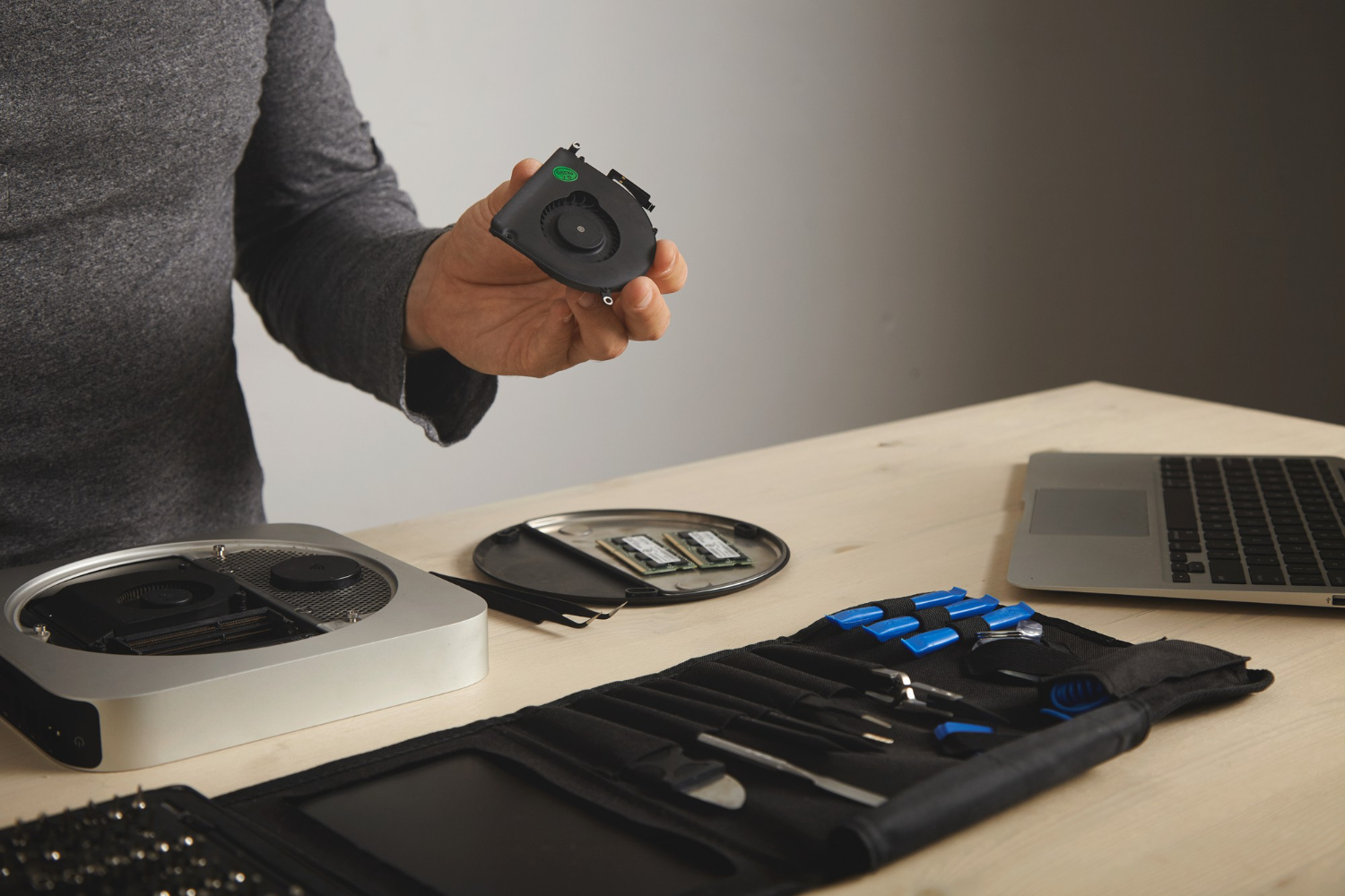 Benefits of Using IoT for Vehicle Tracking